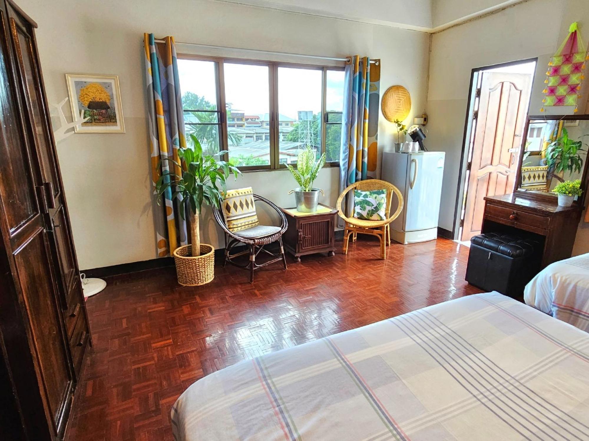 Bed And Terrace Guesthouse Чиангмай Екстериор снимка