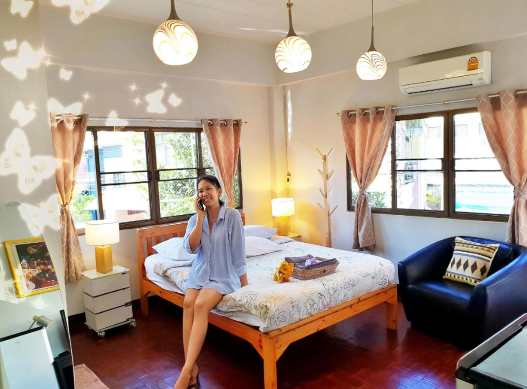 Bed And Terrace Guesthouse Чиангмай Екстериор снимка